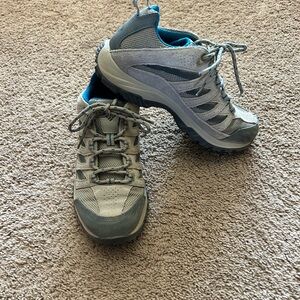 Columbia hiking shoes size 8.5